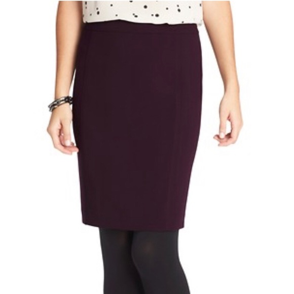 Mid weight Loft pencil skirt. - Picture 1 of 4